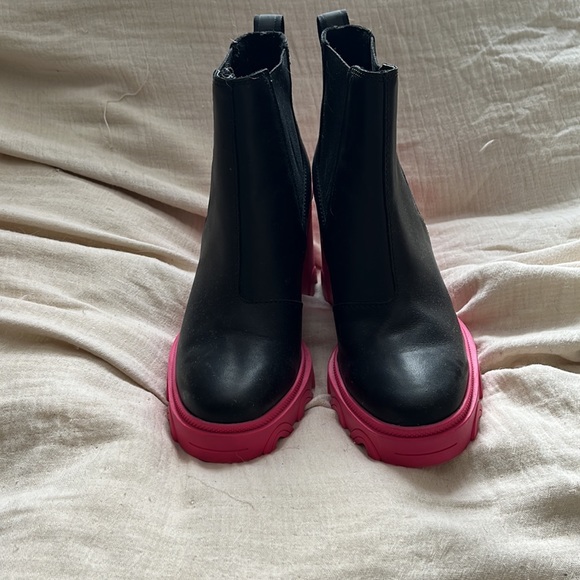 Bright Pink Sorel Ankle Boot Chunky Heel Grippy Sole - Picture 4 of 5